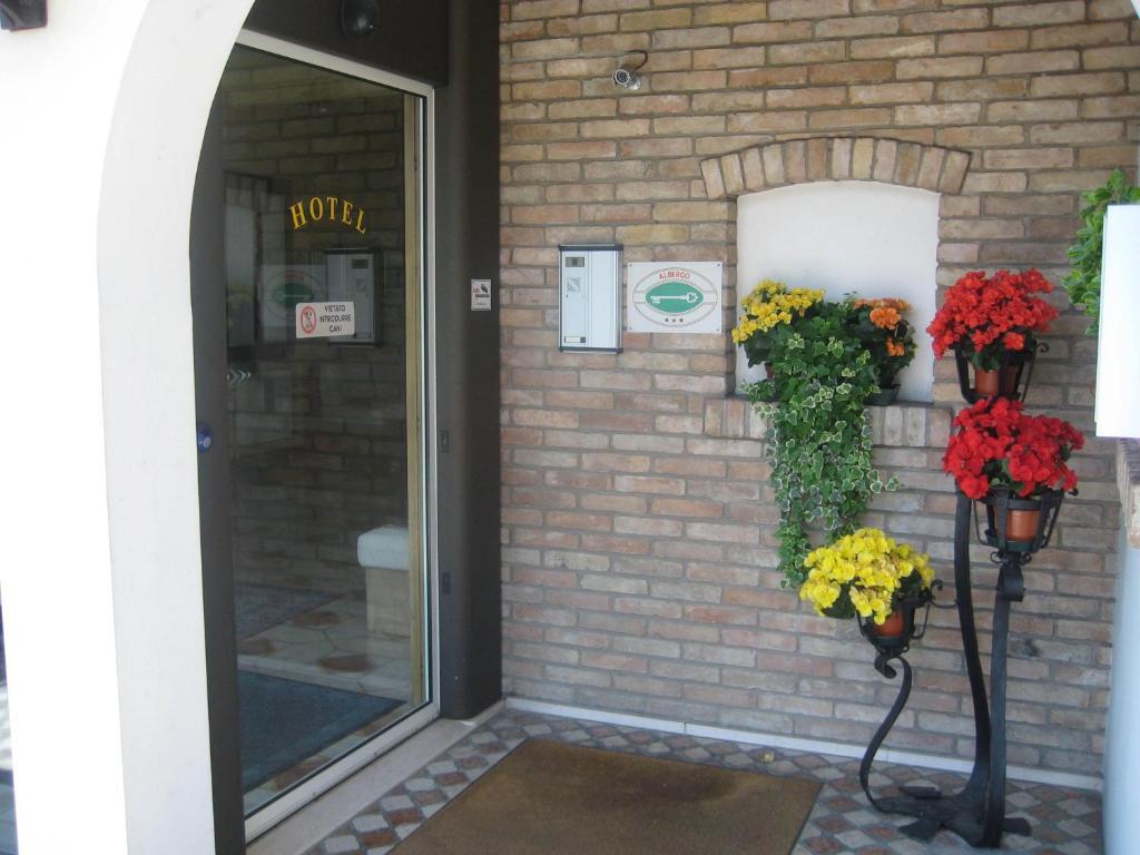 多托餐厅酒店 Varago 外观 照片
